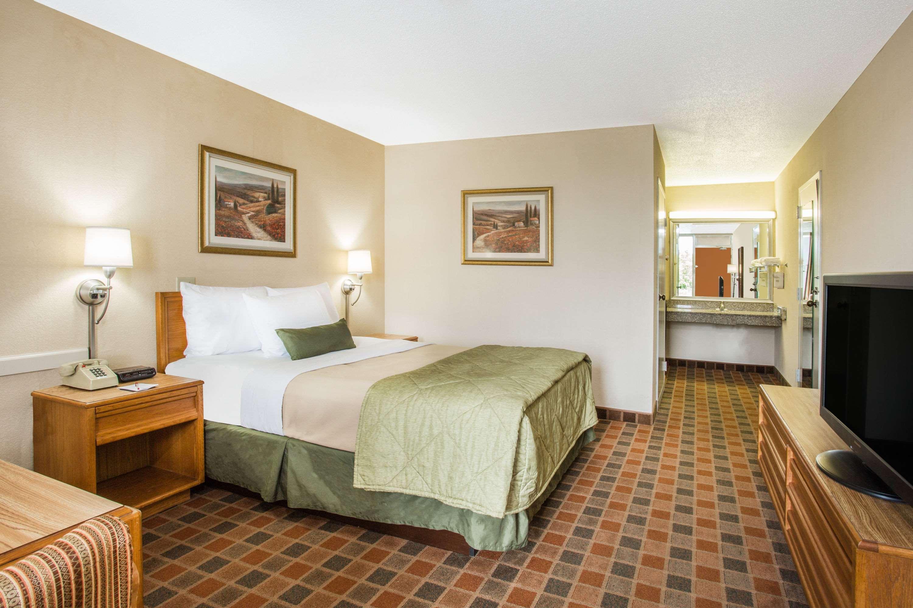 Ramada By Wyndham Wytheville Eksteriør bilde